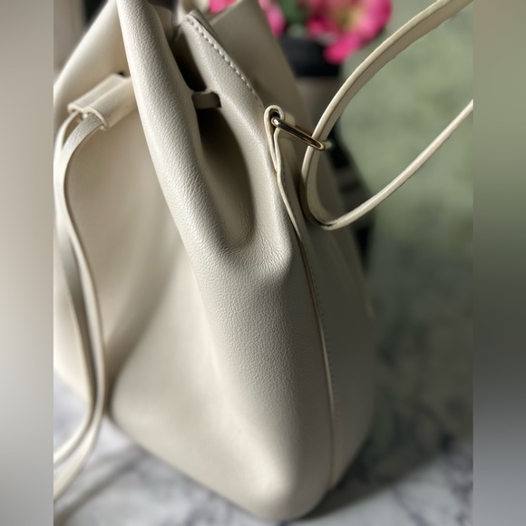 Forever 21 Cream Bucket Crossbody Bag - Picture 4 of 10